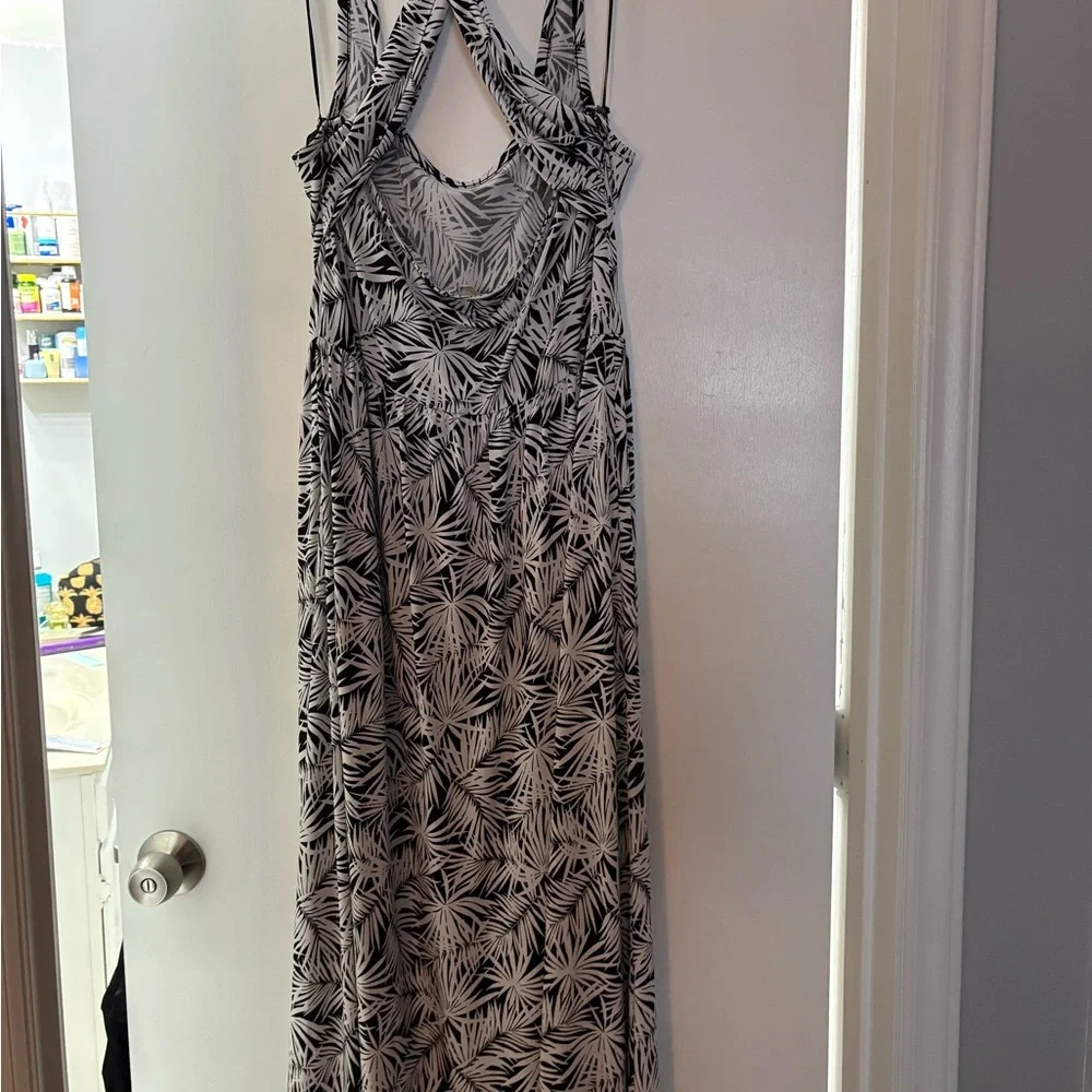 MICHAEL Michael Kors Black and White Sleeveless Maxi Sundress - Picture 4 of 4